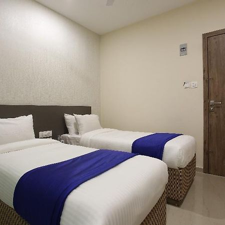 Ocean Suites Hotel Мумбаи Экстерьер фото
