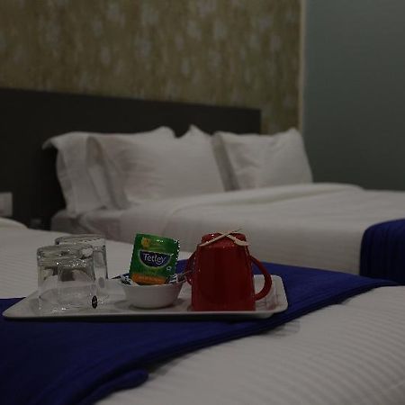Ocean Suites Hotel Мумбаи Экстерьер фото