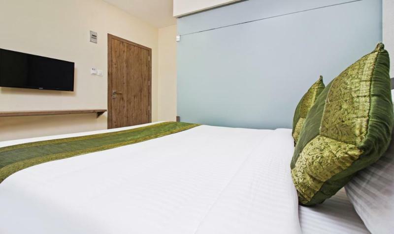 Ocean Suites Hotel Мумбаи Экстерьер фото