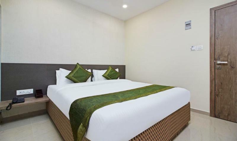 Ocean Suites Hotel Мумбаи Экстерьер фото