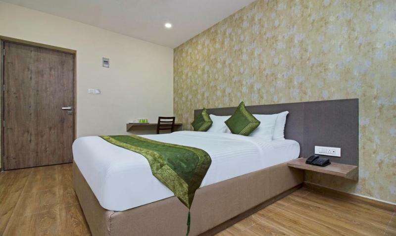 Ocean Suites Hotel Мумбаи Экстерьер фото