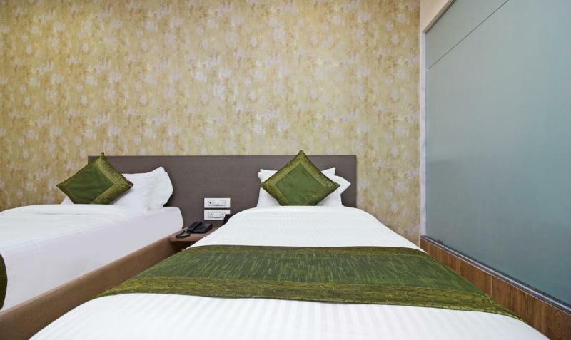 Ocean Suites Hotel Мумбаи Экстерьер фото