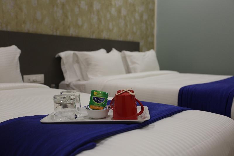Ocean Suites Hotel Мумбаи Экстерьер фото
