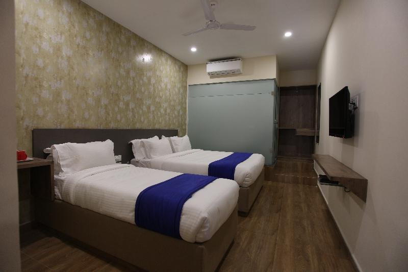 Ocean Suites Hotel Мумбаи Экстерьер фото