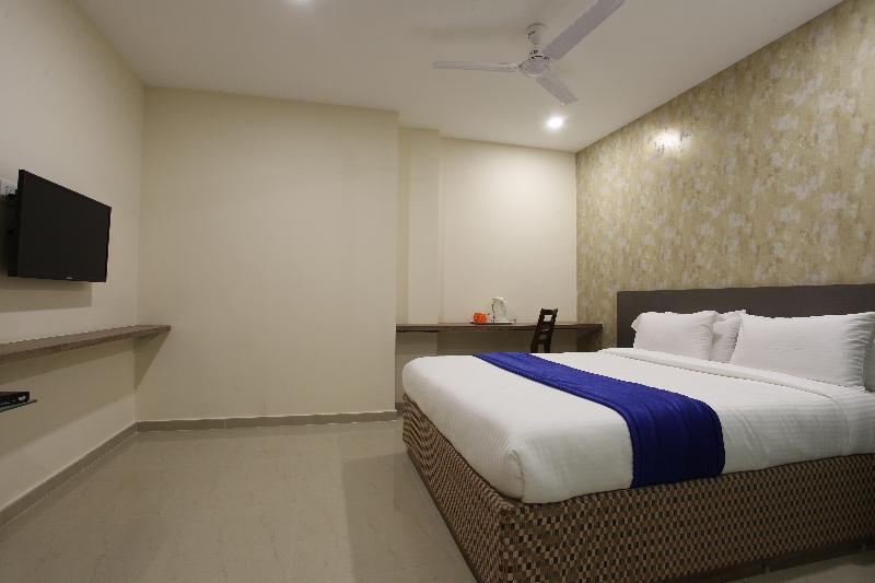 Ocean Suites Hotel Мумбаи Экстерьер фото