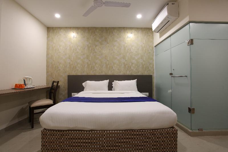 Ocean Suites Hotel Мумбаи Экстерьер фото